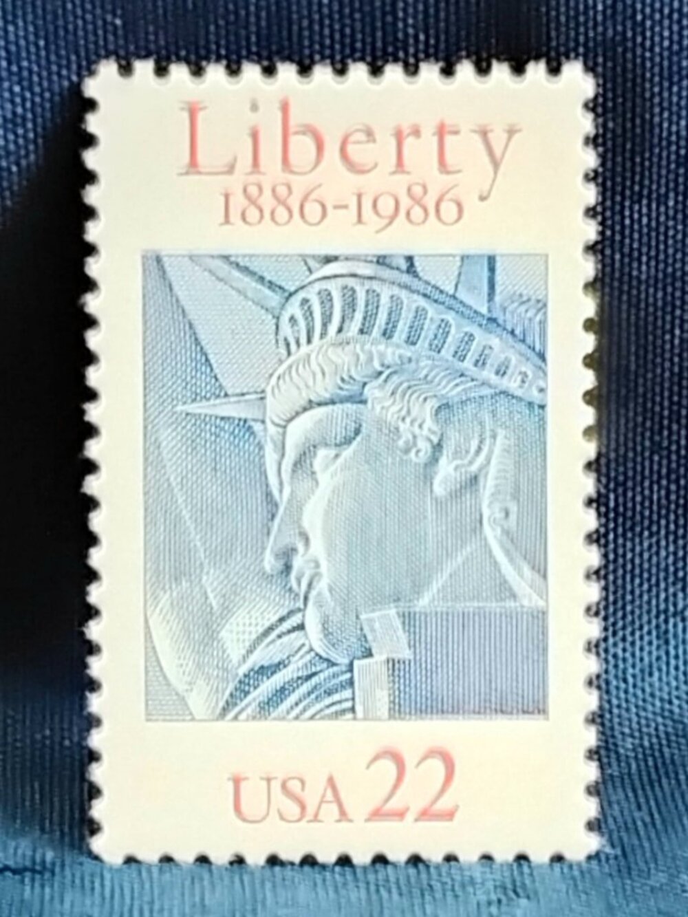 Uncirculated USA 1986 Liberty 1886-1986 22 Cent Stamp!!